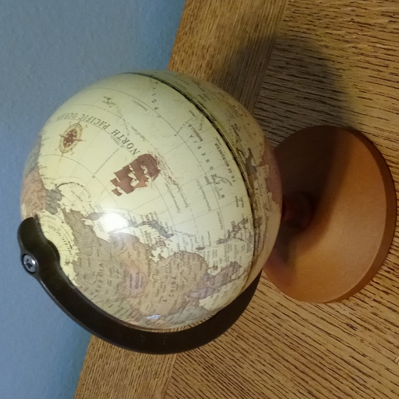 World Globe . Wooden base - Picture 2 of 7